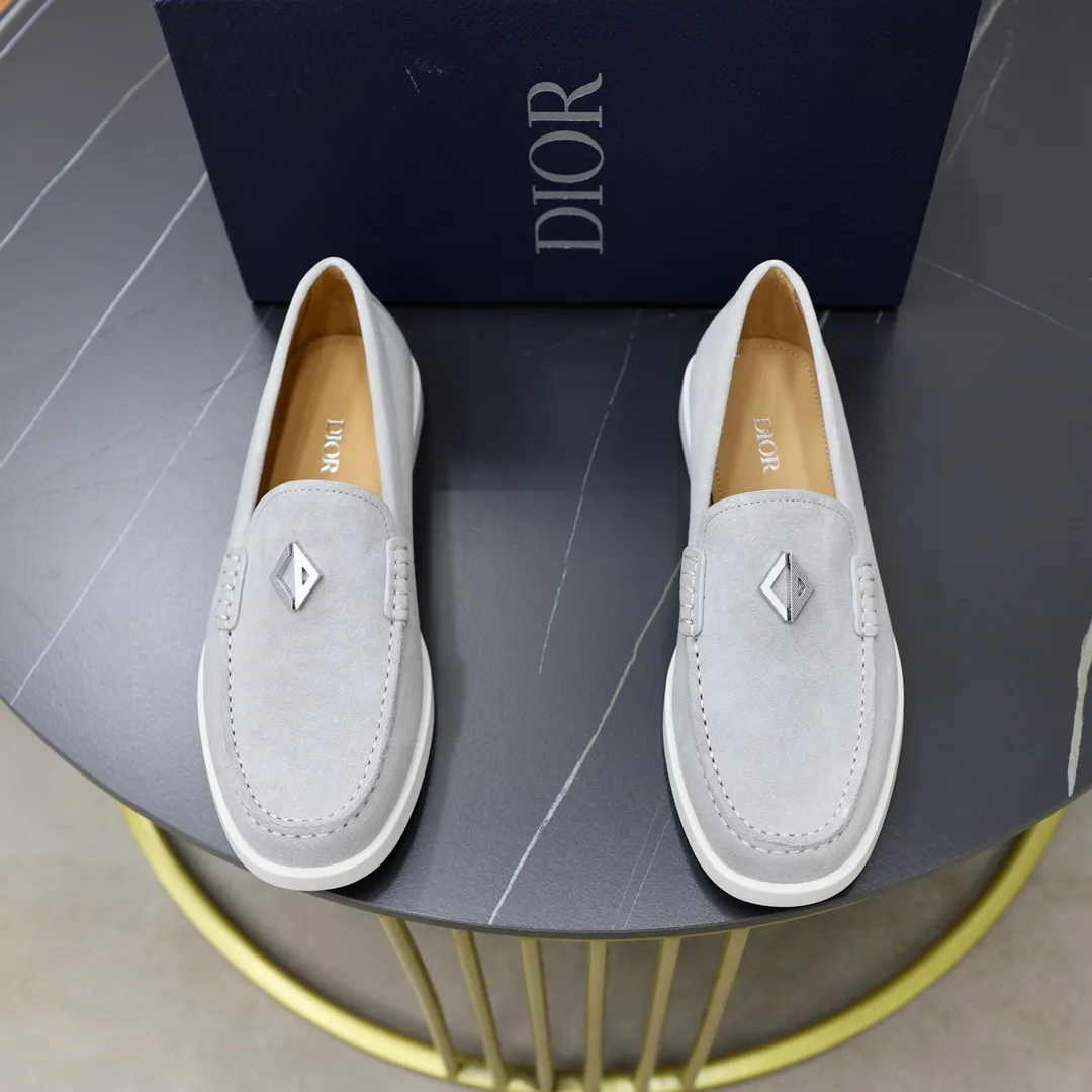 Ex-factory price: 540🙅‍♂️🙅‍♂️🙅‍♂️ Brand: Dior DIOR Standard code: Men's code 38/44 (45 can be customized) Grade: Same as the official website Material: Original cowhide stitching, cowhide lining, original TPU wear-resistant soft outsole Style categories: Leisure and sports version, footwear for driving, young fashion, European and American trends, British style Color: actual picture color